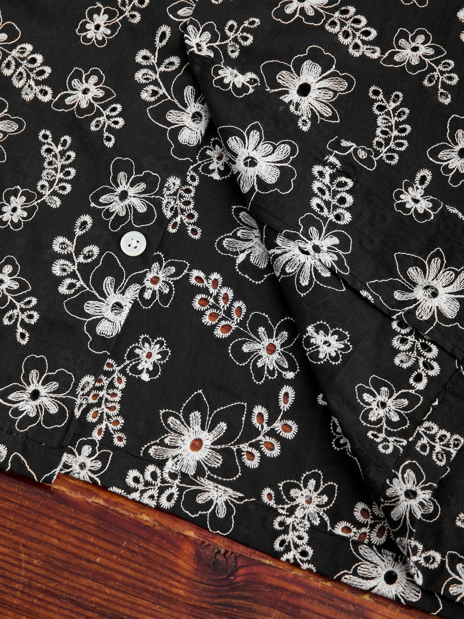 Folclore Button-Up Shirt in Black