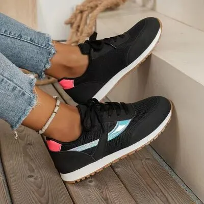 Mesh sneakers met contrasterende ronde neus