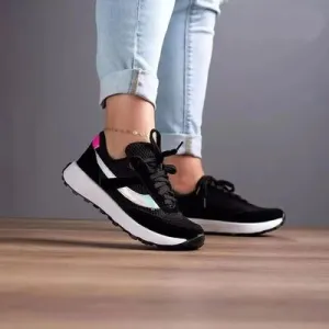 Mesh sneakers met contrasterende ronde neus