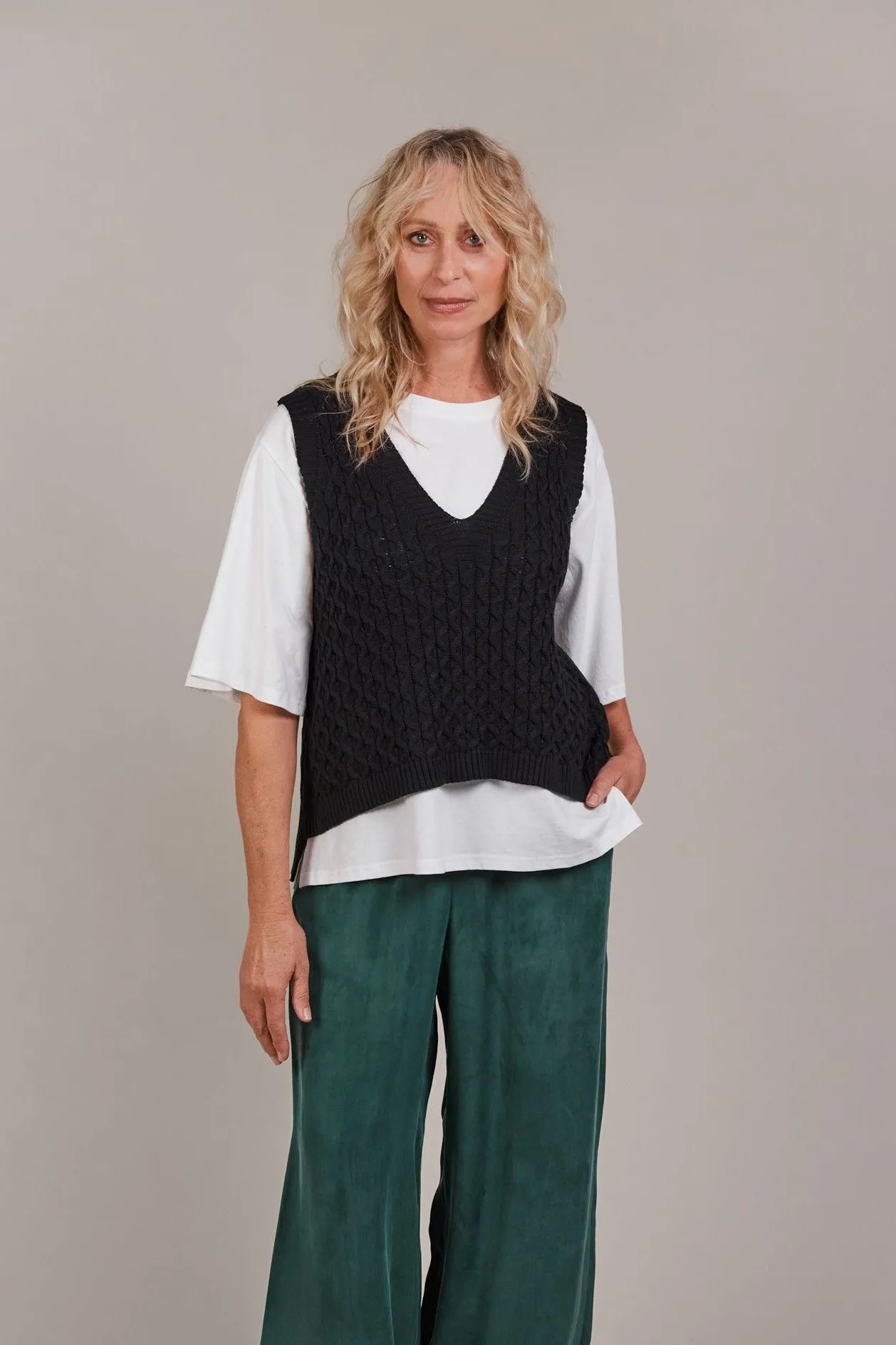 Naviva Vest - Black