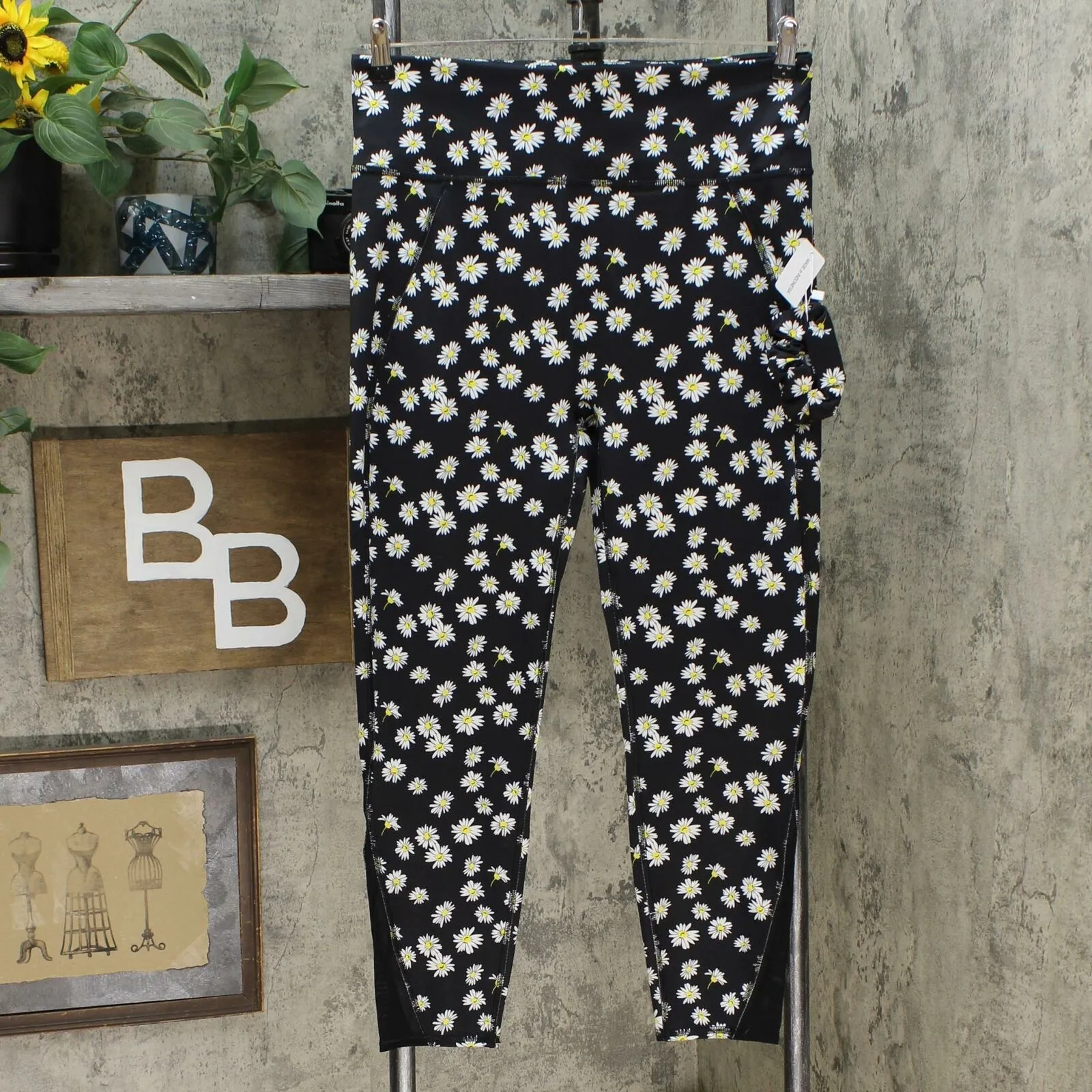 NWT WVVY Women's Power Seamed 7/8 Legging With Scrunchie. 698670 Small Large